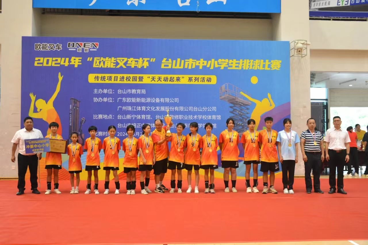 小学女子组第一名.jpg 小学女子组第一名.jpg