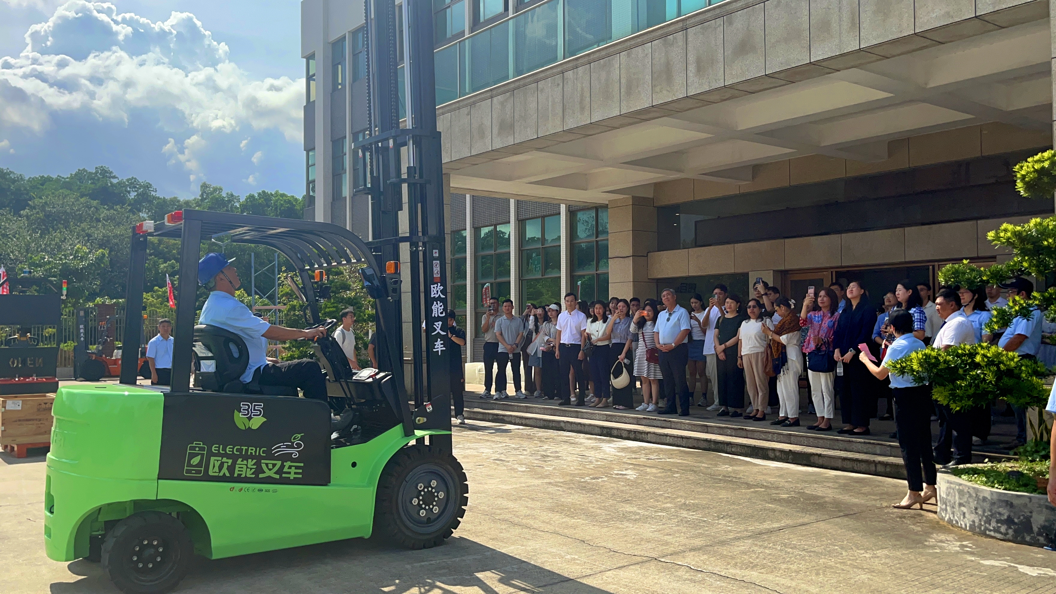 3-CPDD-L鋰電叉車展示
