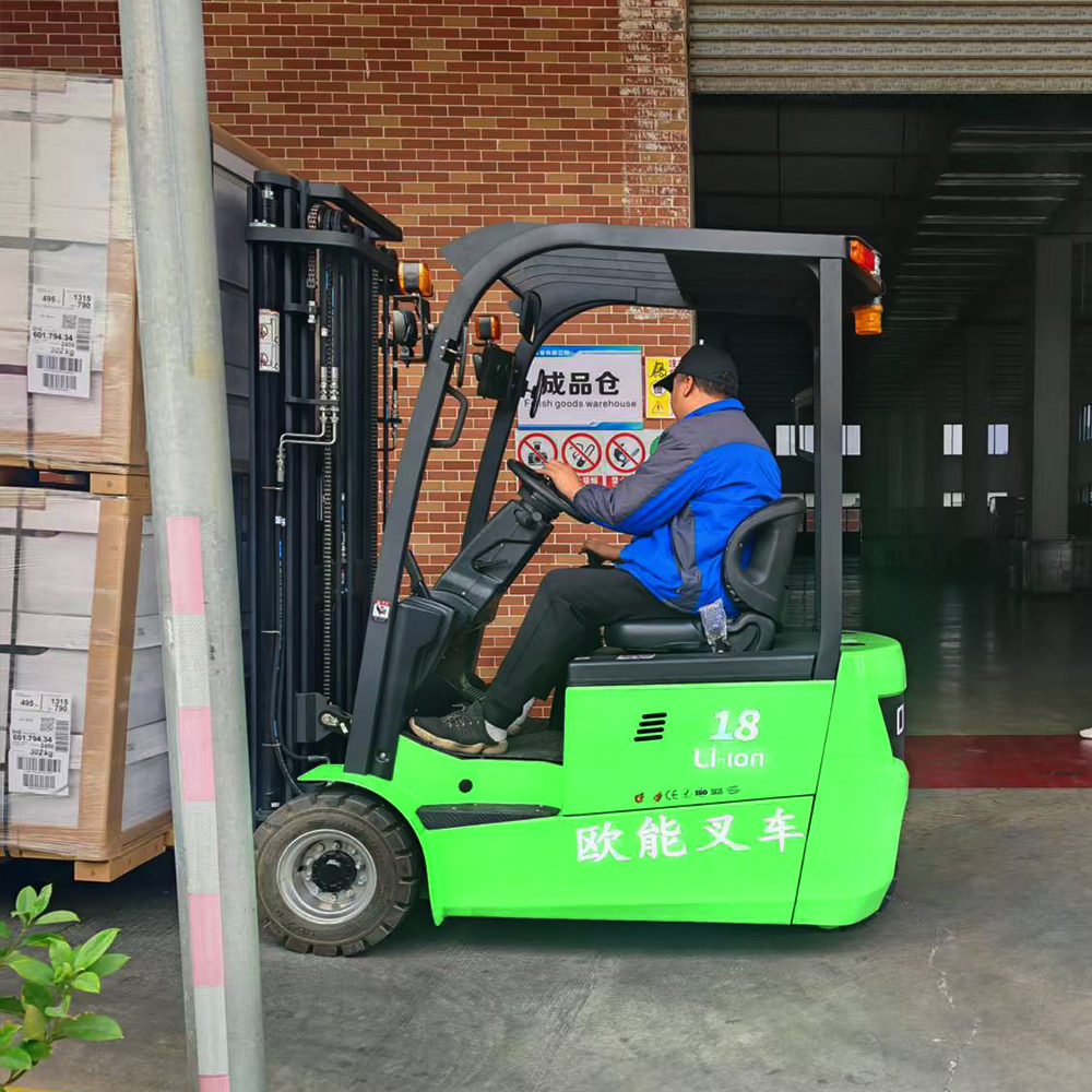 三支点电动叉车出售
